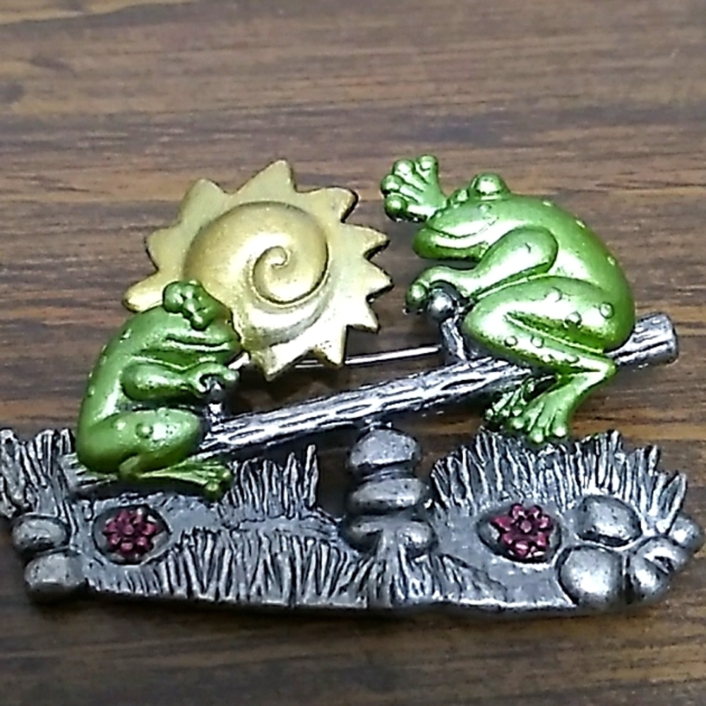 " VTG SIGNED DD PATRICIA DARLING DASH FROGS ON TEETER TOTTER/ SEASAW BROOCH PIN